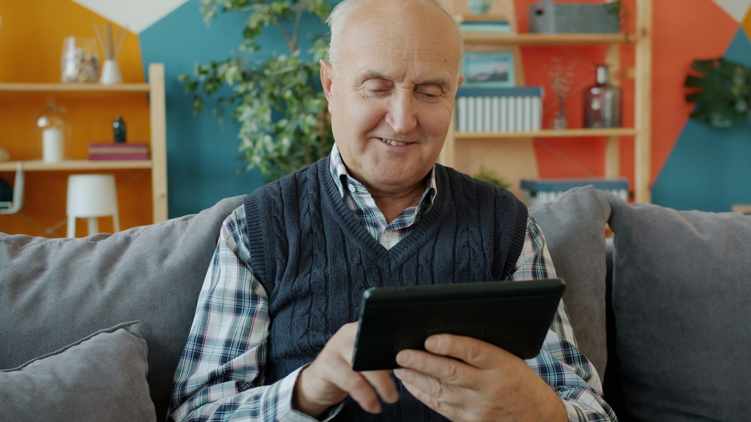 Simple Ways to Stay Connected with Distant Family